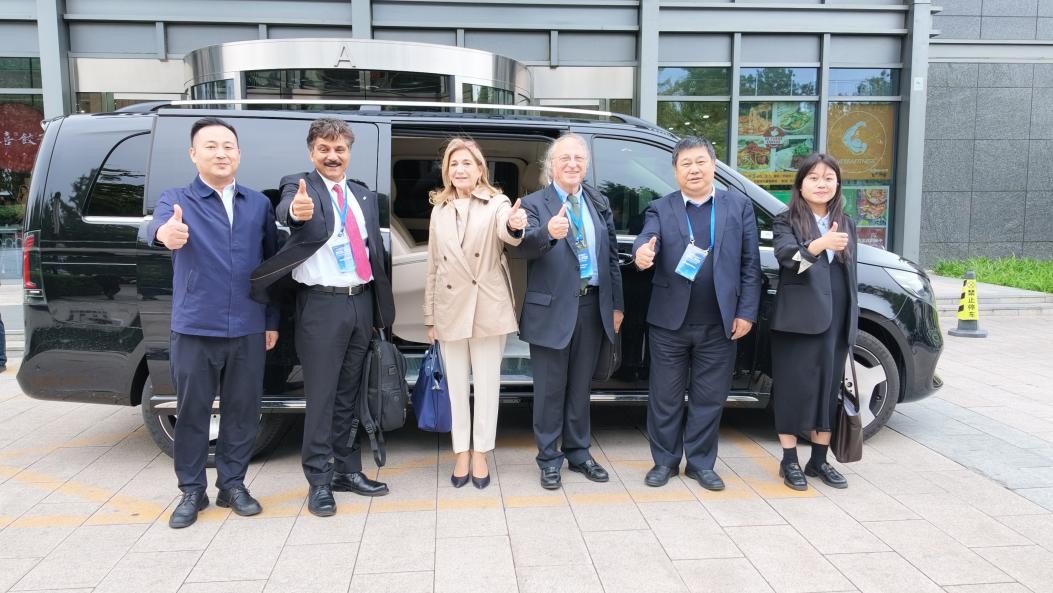 Meeting at IUMRS Headquarters