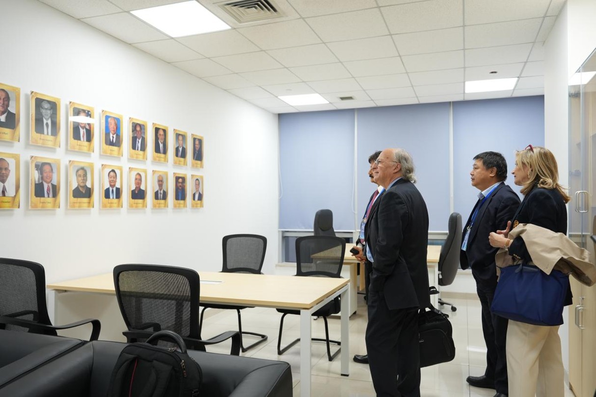 Office Tour 4